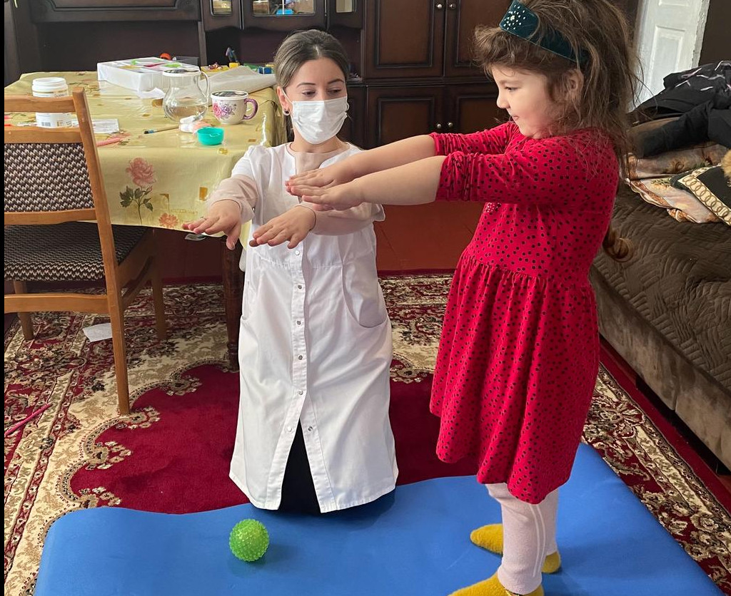 Будни инструктора ЛФК, Лечебной Физкультуры и Коррекционной Гимнастики, Алишейховой Заиры, проходят в динамичном режиме и включают в себя разнообразные задачи и активности.